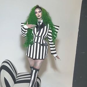 Maya Jama begeistert als "ungezogene Nichte von Beetlejuice"