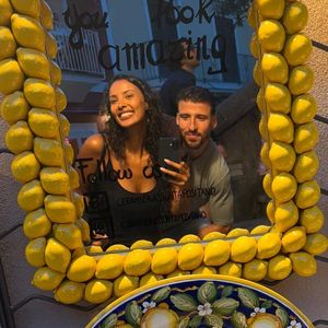 Maya Jama und Rúben Dias teilen süße Bilder im Liebesurlaub