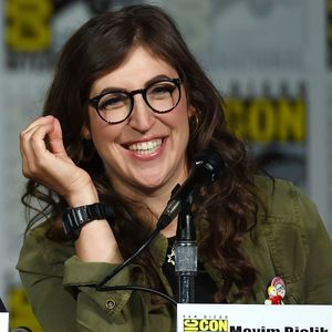 Erinnerung: TBBT-Mayim Bialik zeigt größtes Idol!