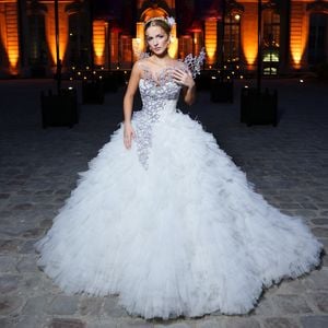 Mckenna Grace strahlt im ikonischen Katniss-Hochzeitskleid