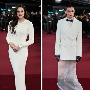 "The Crown"-Stars flashen in royalen Looks auf der Premiere!