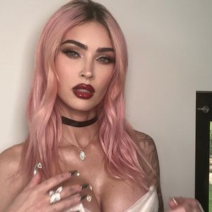 Hingucker: Megan Fox zeigt sich mit heißen roten Lippen!