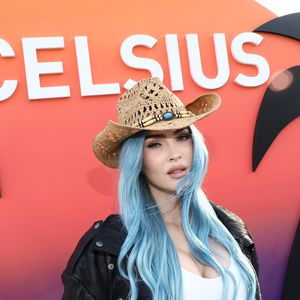 Oversized Look: Versteckt Megan Fox hier etwa die Babykugel?