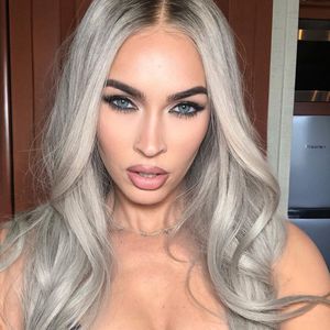 Perücke oder echt? Megan Fox hat auf einmal graue Haare!