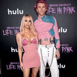 Trennung von MGK? Megan Fox legt ihren Verlobungsring ab