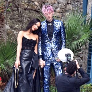 Süß! So verliebt feiern Megan und MGK auf Kourtneys Hochzeit