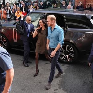 Prinz Harry & Meghan landen mit breitem Lächeln in Sydney