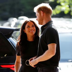 Im lässigen Look: Meghan & Harry bei einem Spiel der Yankees