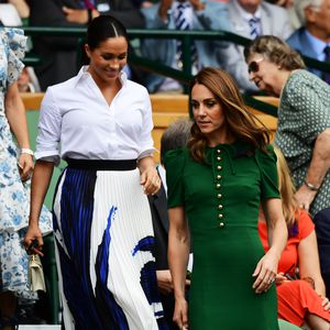 Kate & Meghan bei Tennis-Match: Welches Outfit ist schöner?