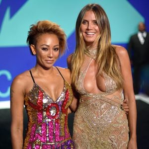 Clip entdeckt: "X Factor"-Louis begrapscht Sängerin Mel B.