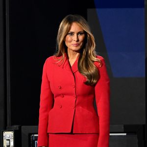 Melania Trump enthüllt neues Porträt für zweite Amtszeit