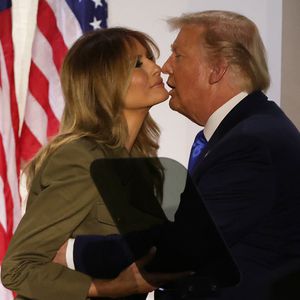 Verfehlt: Kuss von Donald und Melania Trump ging daneben!