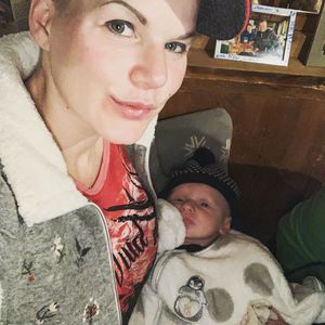 Mit Baby Matti: Melanie Müller grüßt aus dem Ski-Urlaub