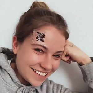 Melinas QR-Code-Tattoo: Ihre Fans hoffen auf einen Scherz!