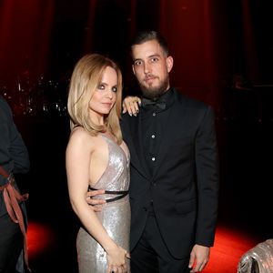 Mena Suvari shoppt auf Sparflamme