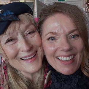 Meryl Streep überrascht Geri Halliwell mit Geburtstagskuss