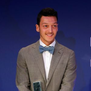 Name verraten: Mesut Özil ist zum dritten Mal Vater geworden