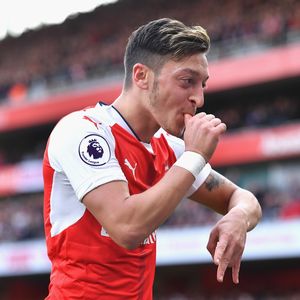 Lustige Video-Nachrichten: Mesut Özil feiert 28. Geburtstag!
