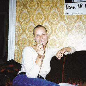 Glatze und Kippe: Wo sind Mette-Marits blonde Haare hin?