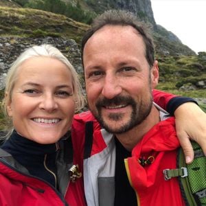 Royales Traumpaar: Mette-Marit und Haakon genießen Wanderung