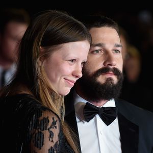 Shia LaBeouf und Ex-Frau Mia Goth knutschend gesichtet
