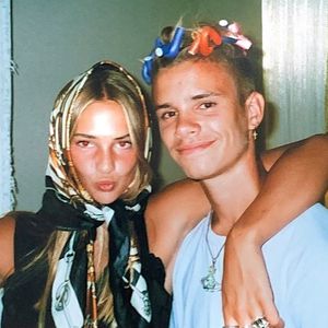 Lustiges Pic: Romeo Beckham verkleidet sich mit Freundin