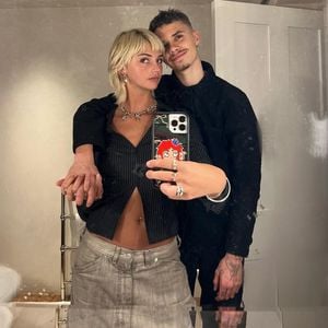Mia Regan teilt süßes neues Pärchenfoto mit Romeo Beckham