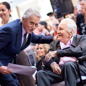 Kirk & Michael Douglas: Sie standen Cameron im Knast bei!