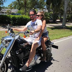 Ohne Helm unterwegs! Droht Laura Müller Ärger in den USA?