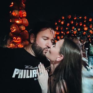 Total verliebt! Wendler und Laura knutschen im Freizeitpark