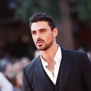 "365 Tage"-Star Michele Morrone kann richtig hart schuften