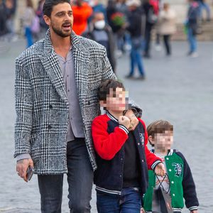 Heißer Daddy! Michele Morrone mit seinen zwei Kindern in Rom