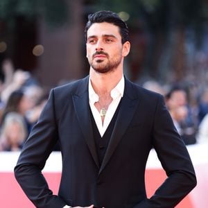 Michele Morrone stellt klar: Er hatte kein Coming-out