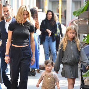 Fotos zeigen: Michelle Hunzikers Enkel (1) kann schon laufen