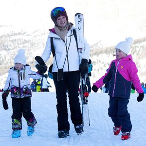 Süß: Hier tollen Michelle Hunziker und Familie im Schnee