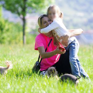 Süß! Hier tobt Michelle Hunziker mit Tochter und Hunden