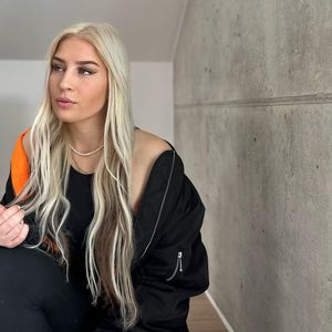 Michelle Kmy überrascht Fans als Christina-Aguilera-Double