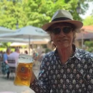 Cool! Mick Jagger macht Stadtbummel mit Bierchen in München