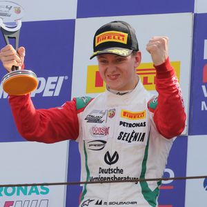 Mick Schumacher: Die Jubel-Pose hat er schon vom Papa!
