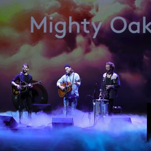 Überraschung von Mighty Oaks: Ian Hoopers Band singt mit ihm