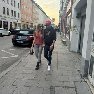 Hand in Hand unterwegs: Ist Mike Cees etwa wieder vergeben?