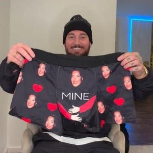 Heiter in den Advent: Leyla schenkt Mike freches Höschen