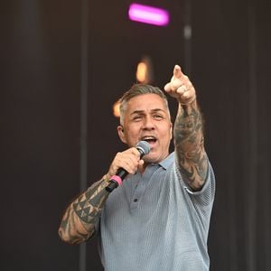 Mike Leon Grosch spendet Videobudget an Frauenrechtsverband