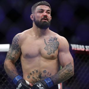 MMA-Kämpfer Mike Perry hat alten Mann bewusstlos geschlagen!