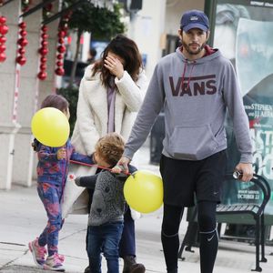 Familienausflug: Ashton Kutcher und Mila mit Kids unterwegs