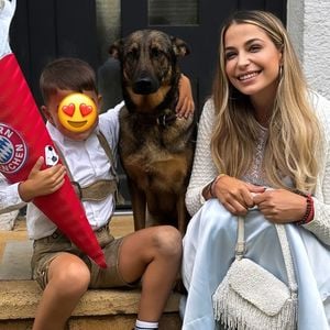 Jenefer Riilis Partner sticht sich Tattoo für ihren Sohn
