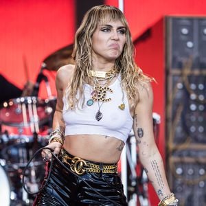 "Verschwendung": Shitstorm für Miley Cyrus nach Bananen-Foto