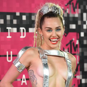 Miley Cyrus bleibt Hannah Montana
