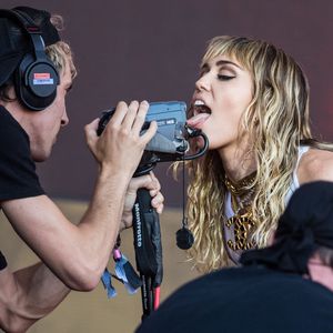 So schlüpfrig war Miley Cyrus' Glastonbury-Festival-Auftritt