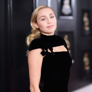 300 Millionen Dollar: Miley Cyrus für Songzeile verklagt!